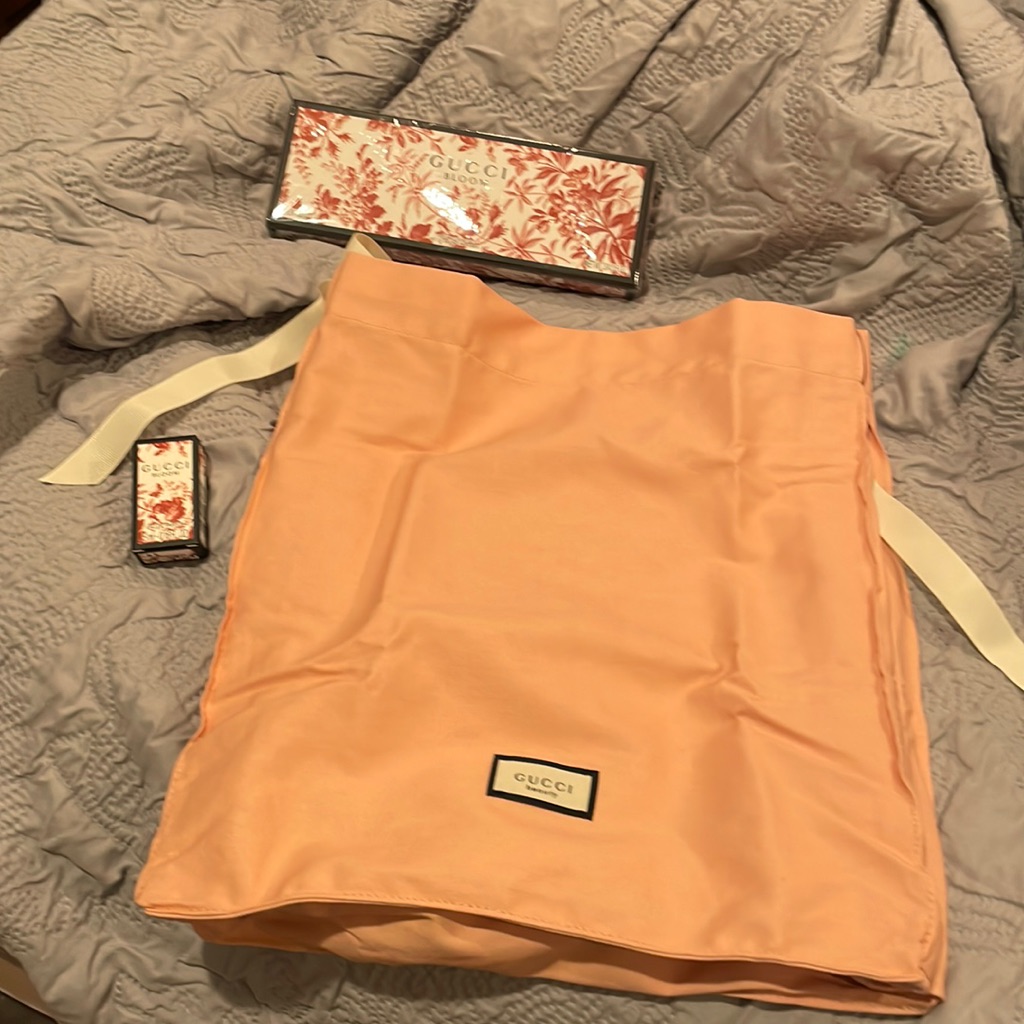Gucci Toiletry Bag 3 Gucci Bloom Soaps